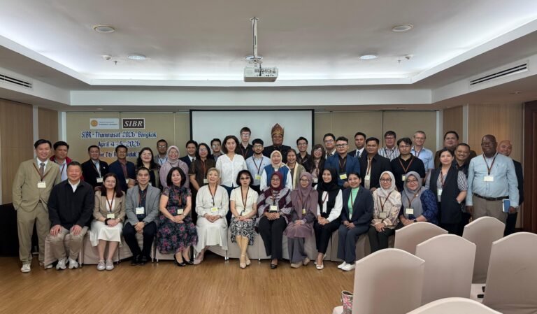 Studenci UKEN na&nbsp;arenie międzynarodowej: udział w&nbsp;konferencji w&nbsp;Tajlandii w&nbsp;ramach programu PROM